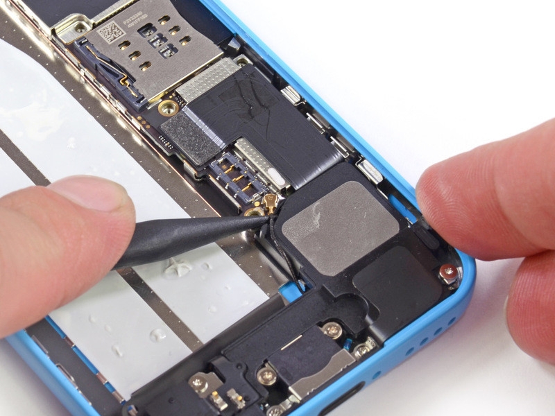 塑料彩壳新机苹果iPhone 5c拆机图赏