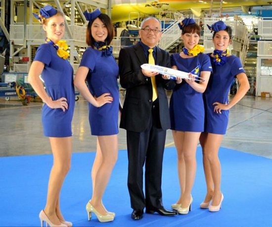 日本空姐新款短裙被指太短 易诱性骚扰(图)