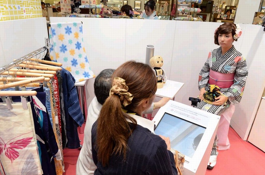 日本女机器人穿和服商场卖衣服(高清组图)