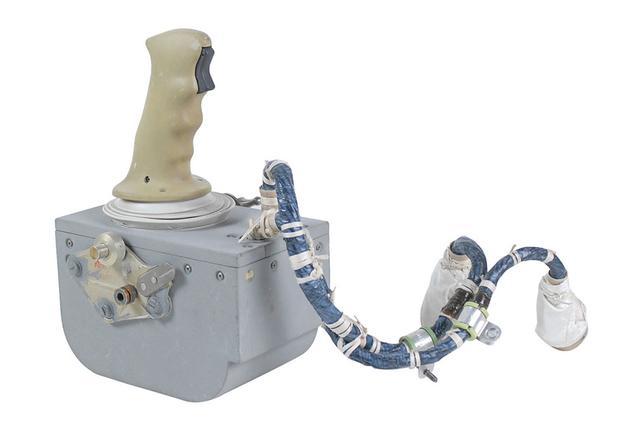 阿波罗15号飞船操纵杆拍卖到60万美元