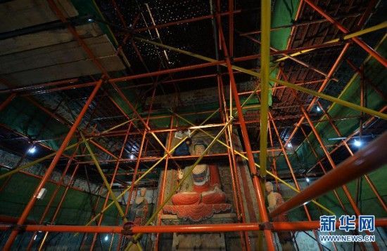 莫高窟第98窟壁画修复保护现场(9月3日摄)。新华社记者 陈斌 摄