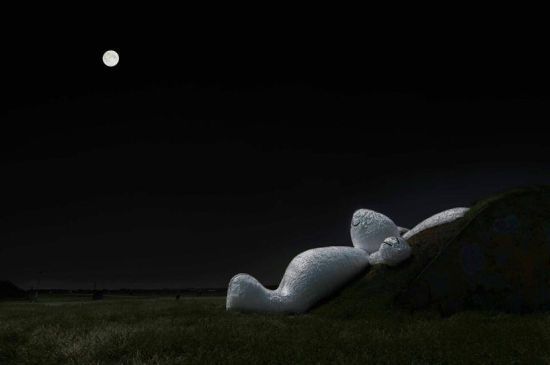 由荷兰籍艺术家霍夫曼创作的大型装置艺术月兔。