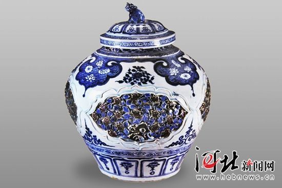 藏于河北省博物院的元青花釉里红盖罐。 河北省博物院供图