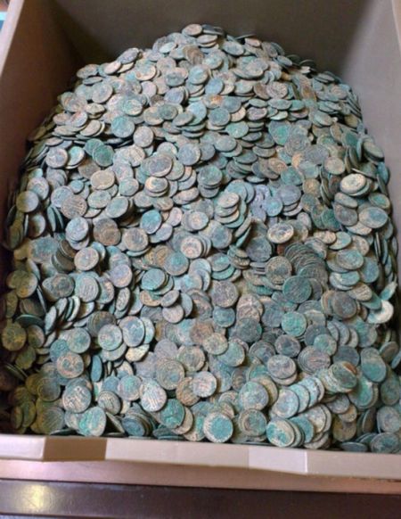 英国工人发现22000枚古罗马钱币