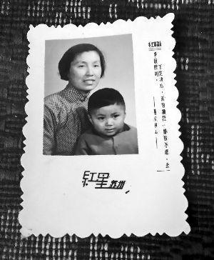 男子每天往返苏沪照顾养母 3年攒1400多张火车票