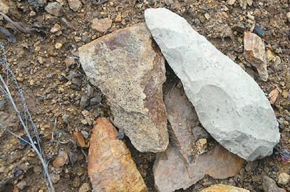 考古學家在長白山發現五萬年前石制手斧(圖)