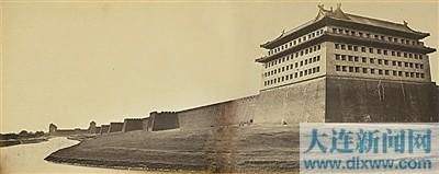 全世界第一张北京影像，北京城墙东北角。