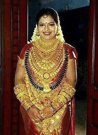 印度土豪嫁女配40萬美元黃金首飾警察保駕（圖）