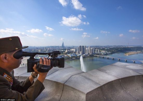 摄影师记录朝鲜电影的拍摄现场 