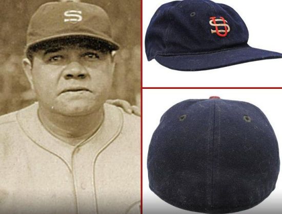 左图为巴比·鲁斯，右图为他戴过的蓝色棒球帽。