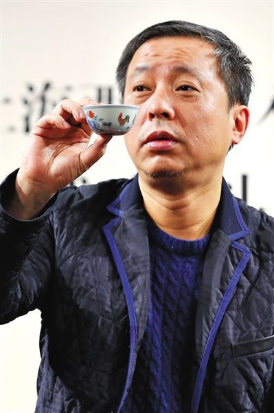 这只明成化斗彩鸡缸杯是刘益谦在香港苏富比花2.8亿港元拍下的，目前正在龙美术馆展出。 图 IC