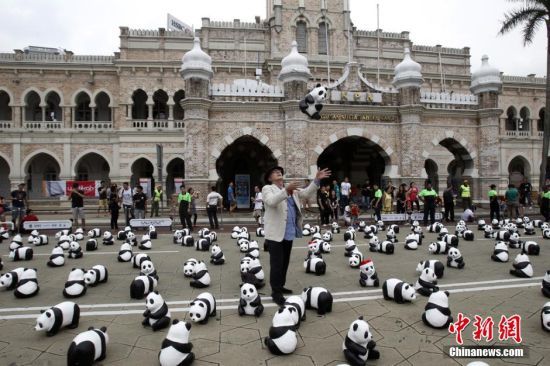 1600隻紙質熊貓空降吉隆坡