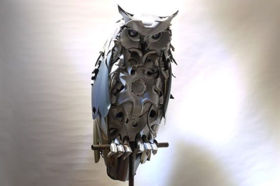 废弃金属再生出的艺术：艺术家用轮毂制动物雕塑