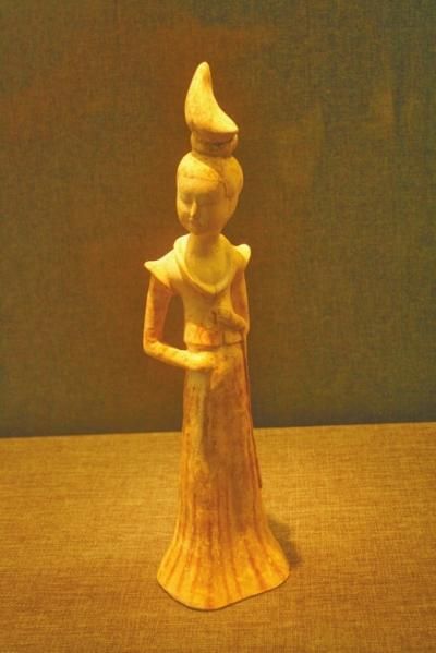 唐代彩繪女俑 洛陽博物館供圖