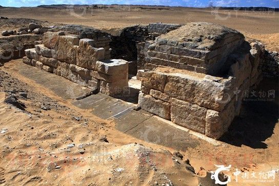 1月4日，埃及相關工作人員稱捷克考古學家順利出土了此前並不知其名的古埃及法老王后之墓。經初步推斷，該古墓為4,500年前統治古埃及的奈弗力弗拉法老(PharaohNeferefre)之妻所有，歷史悠久。據悉，這座古墓位於開羅西南部阿布希爾(AbuSir)一處古王國時期墓地中。此處埋葬著幾座祭奠古埃及第五王朝(FifthDynasty)法老的珍貴金字塔，包括奈弗力弗拉法老金字塔。