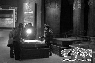 1月4日，昭陵博物館內，國家一級文物尉遲敬德的墓誌受到眾多文物愛好者的關注 華商報記者 佘櫻 攝