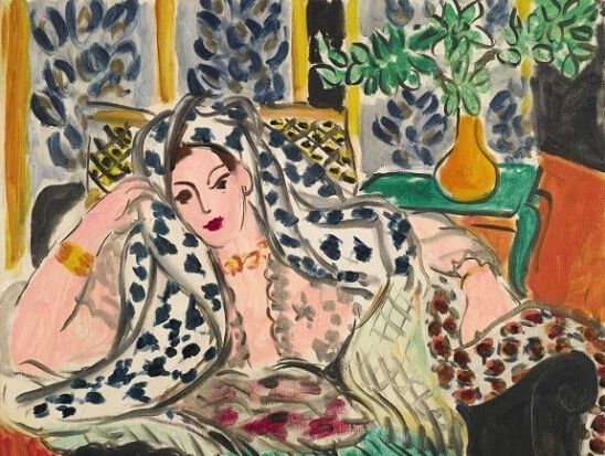 亨利·马蒂斯（Henri Matisse）的《黑色椅子上的宫女》以1590万英镑成交，画作描绘土耳其末代皇帝的曾孙女纳西·哈默迪·沙沃卡公主，是艺术家著名《宫女》系列作品之一。
