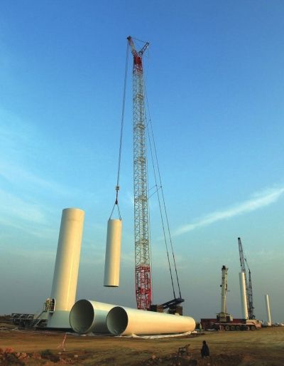 “中巴经济走廊”建设项目之一，由中国企业投资建设的巴基斯坦风力发电项目一期工程，将可解决6万个家庭的用电问题。 新华社发
