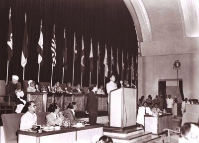 60年前的万隆会议上周恩来总理发表讲话。资料图片