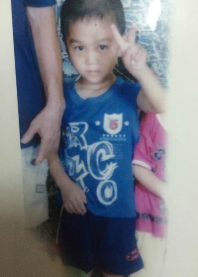 6岁时的徐文萍头发剪得像男孩子