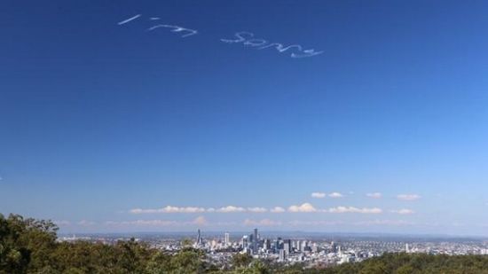 犯大错？澳男子用飞机在空中写下“对不起”（图）