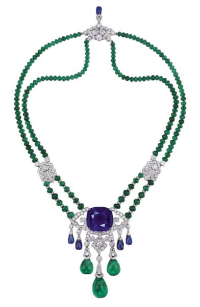 约45.82克拉枕形斯里兰卡天然蓝宝石项链，2013年香港佳士得拍卖915万港元
