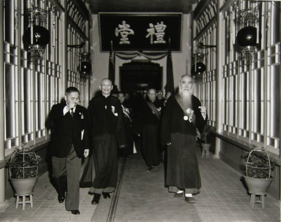 1948年國民大會孫科、于右任等人照片