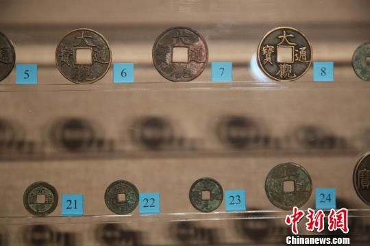 平顶山博物馆展出的古代货币。　何五昌　摄