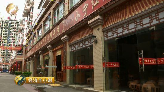 今年五月份 记者在广西东兴最大的红木家具交易市场看到 这里客流稀少市场冷清