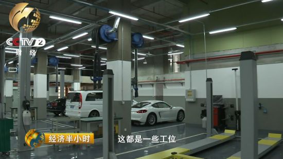 蔣文灝向記者介紹 在位於上海自貿區的平行進口汽車綜合維修中心 凡是從上海自貿區購買的平行進口汽車，今後可以到這裡保養和維修 並且將在全國建立綜合維修網路