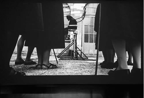 女藝術家貝爾提葉·巴克影像作品《噢，第四層樓》