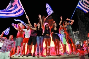 6日，希臘雅典，民眾集會慶祝公投結果。