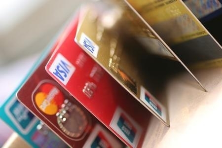 買賣銀行卡多用於詐騙洗錢卡販稱在銀行有路子