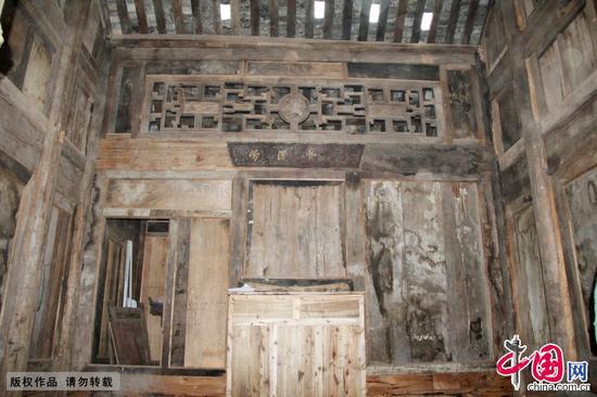 湖北恩施林博园内金丝楠木民居中的堂屋。（7月14日摄）中国网图片库谢顺摄影