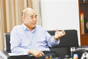 前海保险交易中心董事长、总裁梁洪杰。