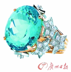 蒂芙尼18k黃金鑲嵌鑽石和藍色碧璽戒指。