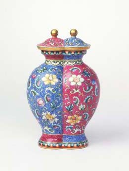 珐琅彩缠枝莲纹双连瓶，清乾隆，现藏于北京故宫博物院
