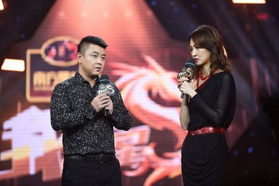 王皓与妻子在最新一期节目中