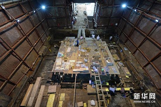 这是海昏侯墓考古发掘现场(8月14日摄)。新华网图片 万象 摄