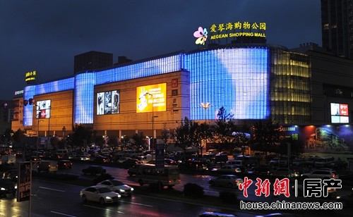 11月7日開業的天津愛琴海購物公園開業，首日客流達到35.6萬人次。