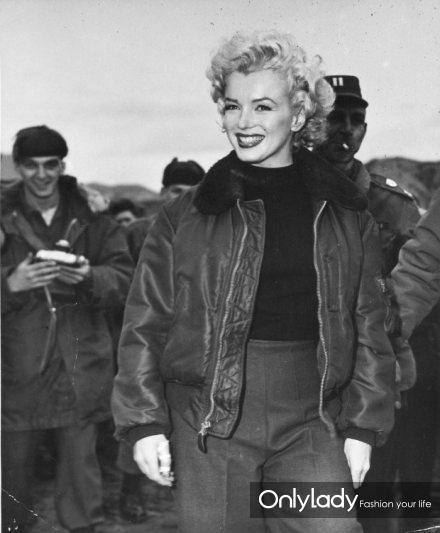 Marilyn Monroe wearing model B-15