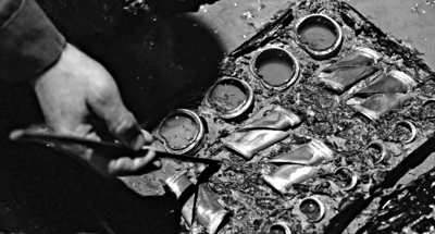 2015年11月，南昌西汉海昏侯墓主椁室西侧出现数量惊人的金器堆，包括数十枚马蹄金、两盒金饼等等。专家表示，这是目前西汉墓葬考古中保存最完整、数量最集中的一次此类文物发现。