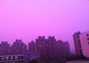南京现玫红色雾霾 网友：红色雾霾头回吸(图)