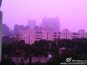 南京现玫红色雾霾 网友：红色雾霾头回吸(图)