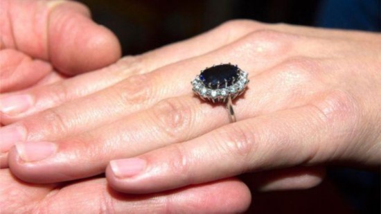 斯里兰卡发现最大蓝星宝石 价值1亿美元
