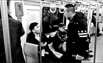 北京人外地人地鐵內對罵 疑似“擺拍”挑事