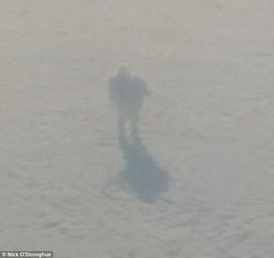 男子在9000米高空发现神秘