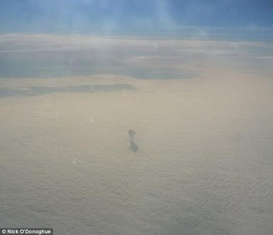 男子在9000米高空發現神秘