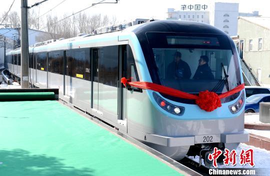 中国出口伊朗“绿松石”地铁下线包含女性专用车厢