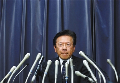 4月20日，日本东京，三菱汽车社长相川哲郎出席新闻发布会。